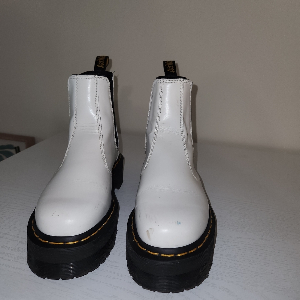 Dr. Martens 2976 quad white platform boots size 6